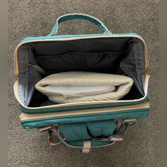 Diaper bag with changing station. - Picture 5 of 8